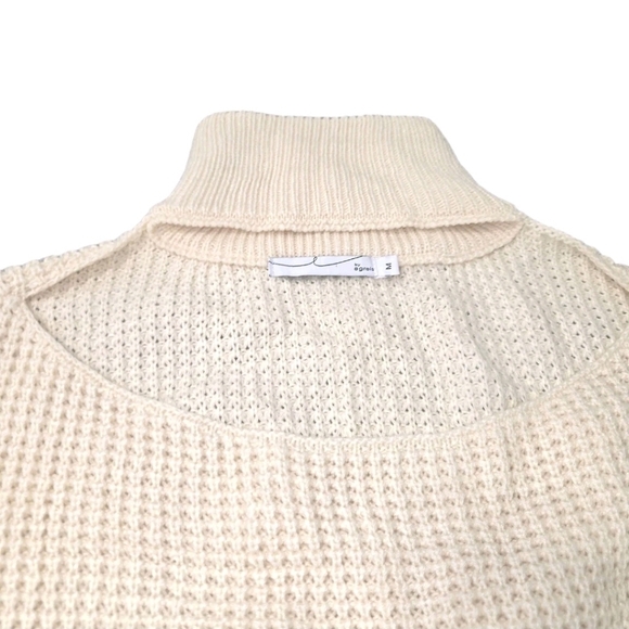 By Egreis SweatColor: Cream, 100% Acrylic Scoop CUT-OUT Neck, Size M - Picture 4 of 11